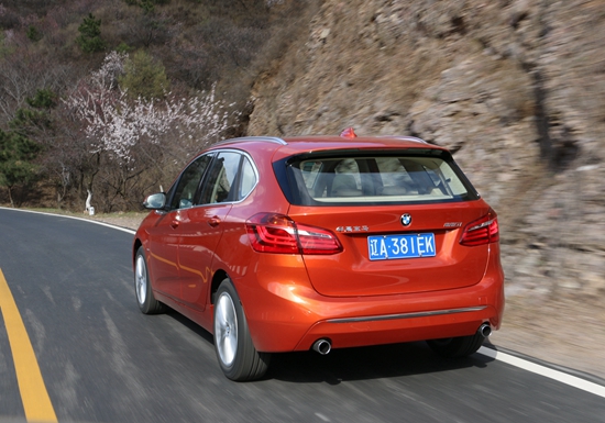 春风十里不如你试驾宝马220i豪华设计套装版