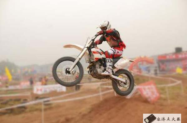 骑摩托十大注意事项,骑摩托听音乐的危害