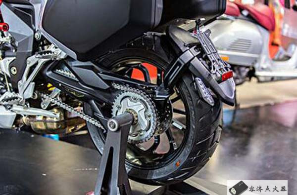 骑摩托十大注意事项,骑摩托听音乐的危害