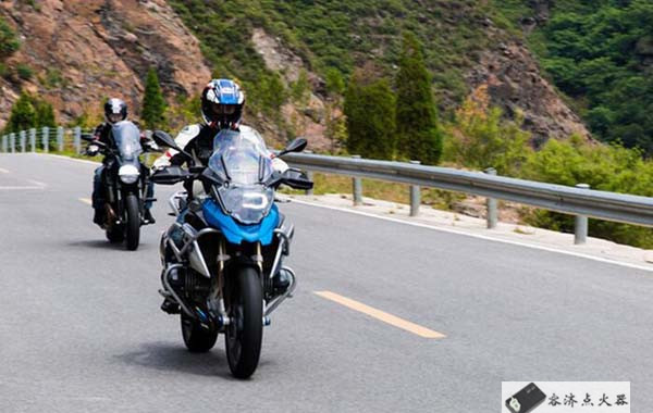 骑摩托十大注意事项,骑摩托听音乐的危害