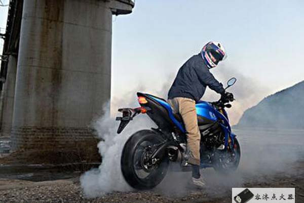 骑摩托十大注意事项,骑摩托听音乐的危害