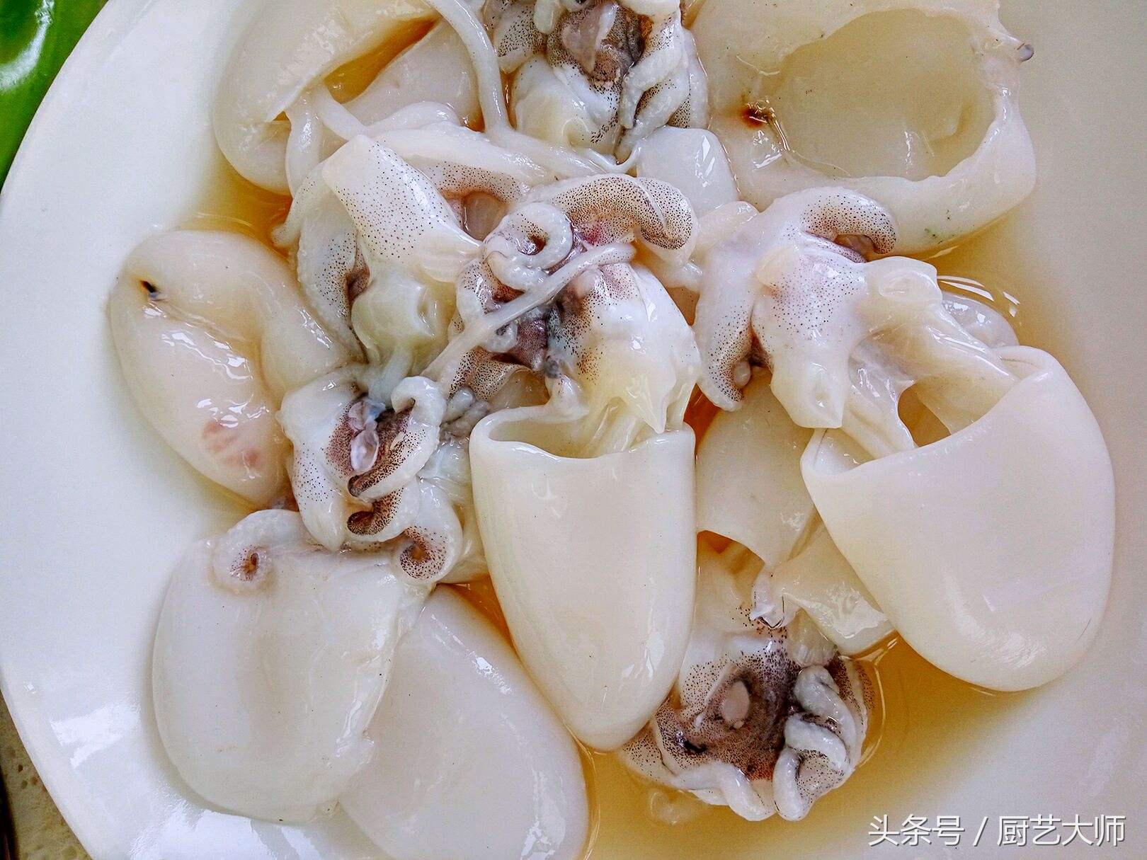 烧椒墨鱼仔的做法视频,黄椒酱烧墨鱼仔教程