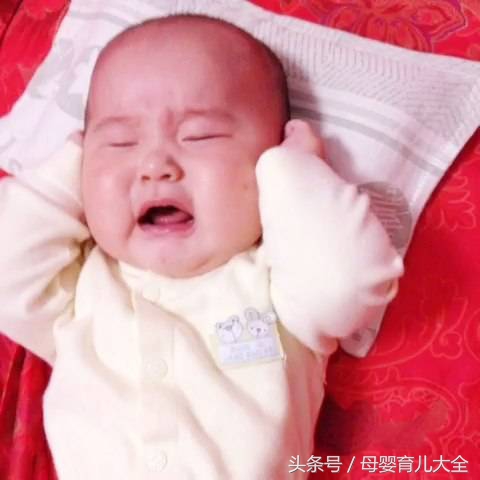 小孩吓到虫子大哭,宝宝大哭特别吓人