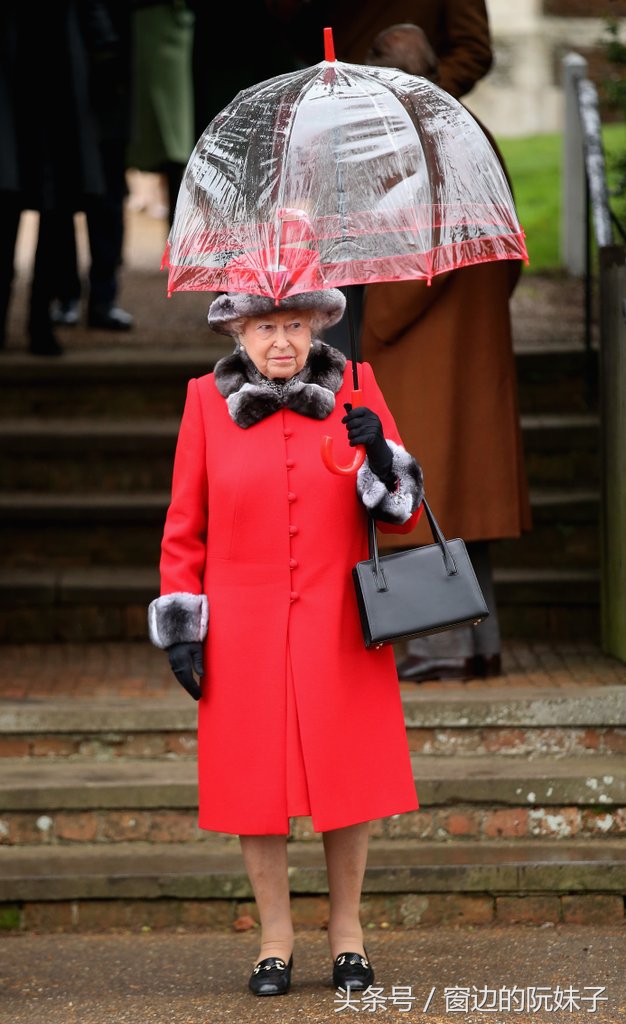 英国女王不同场合穿搭,英国王室女王穿搭