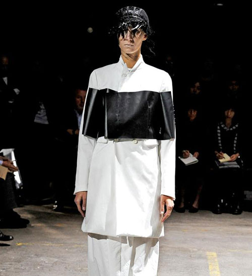 穿上CommedesGarçons这样就没有男生来搭讪了