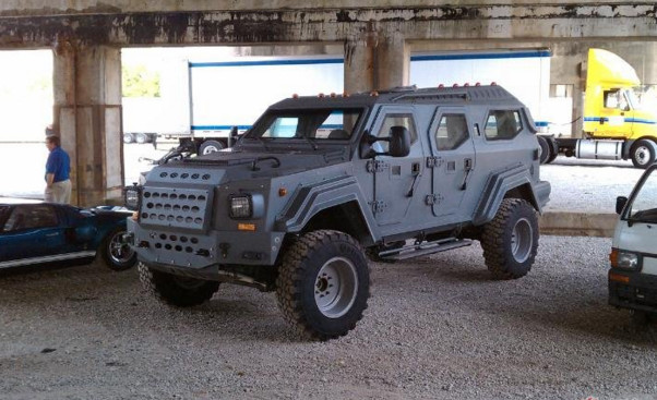 1800万下单提车得等15月，加次油得1500块，国内就1辆