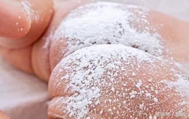 为什么脸油还能起干皮,为什么脸会给人一种油油的感觉