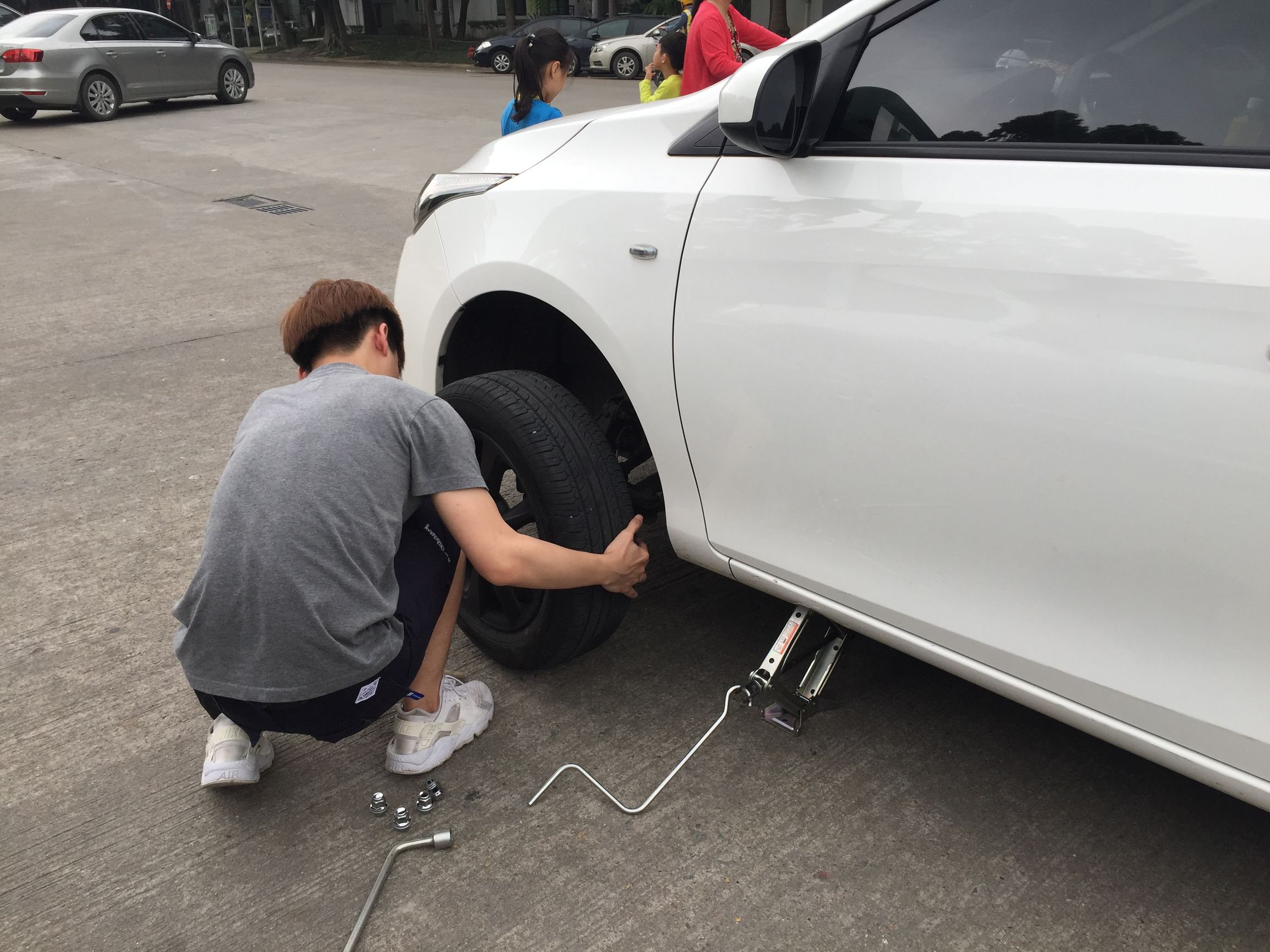 老雅力士改轮毂,丰田雅力士更换轮毂盖