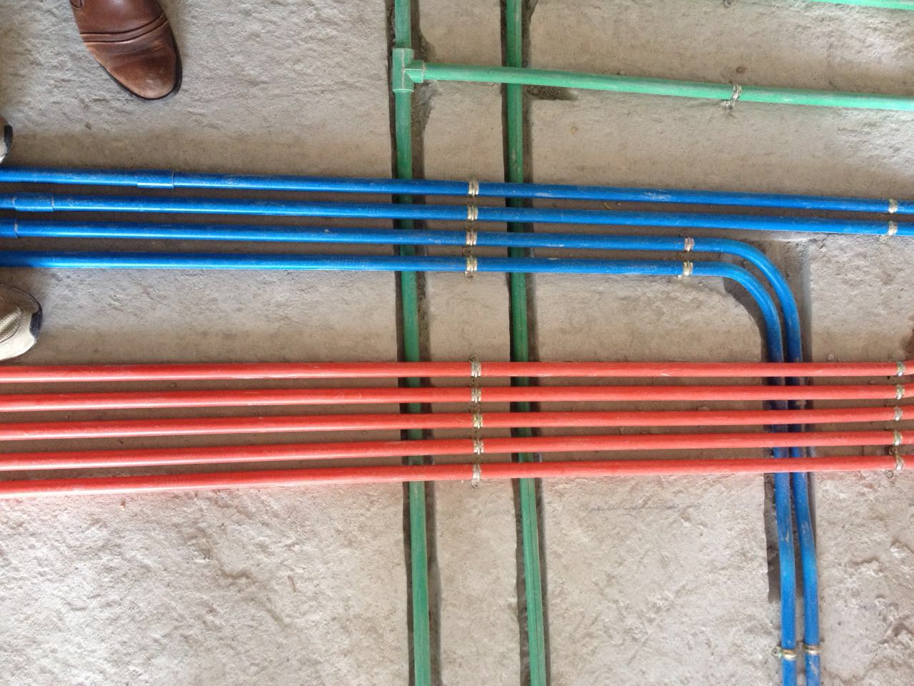 安装电线pvc管要多少米,一根pvc管能穿几根电线