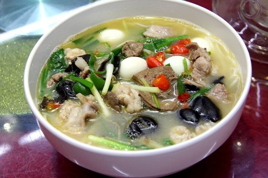 老奶奶都不扶就扶你什么梗,老奶奶不扶就服你下一句