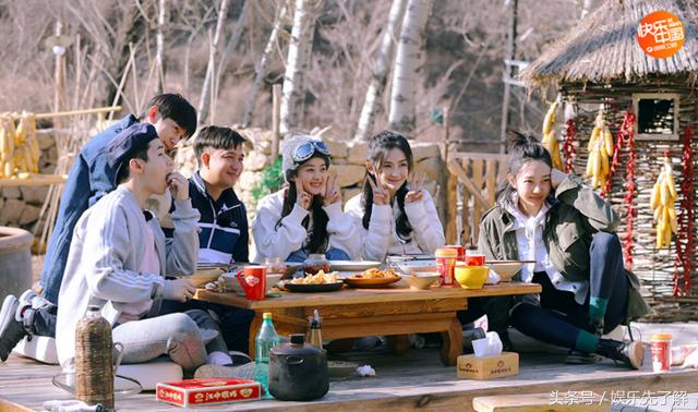 谢娜被怼小s,谢娜的一些举动引起了大家的注意