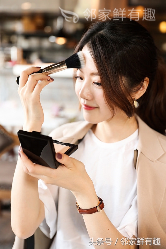 女神的秘密*器武**，神级粉饼Laura Mercier唤颜凝露