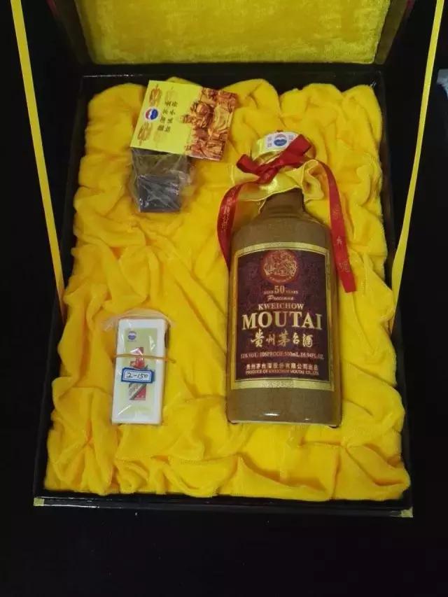 一箱1974年茅台拍出900万天价,80年代的茅台拍卖多少钱