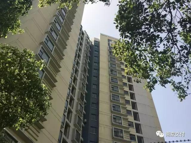 房龄差“三岁“，为了莫愁湖”新项目“却比老项目显老？