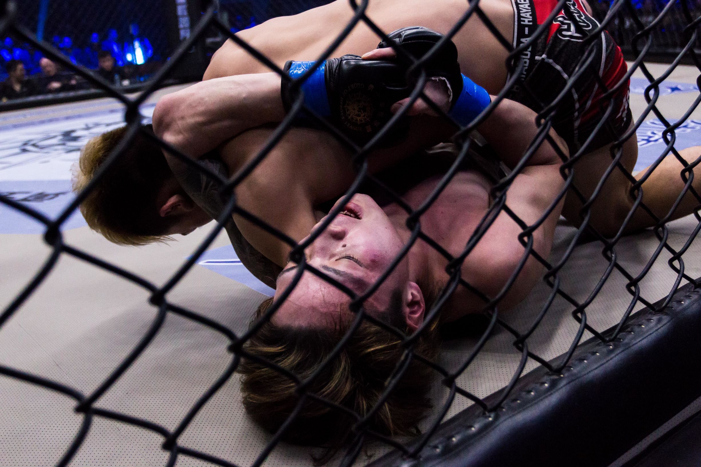 要不要这么狠，疯子杨森居然把日本选手打毁容了！