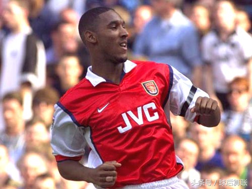 狗血！英超神锋自爆遭队友“老二”抽脸，对方竟称是莫*荣大**耀