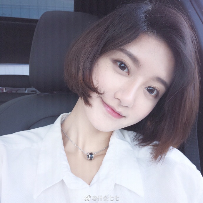 王思聪和景甜长得有点像,王思聪长得漂亮吗