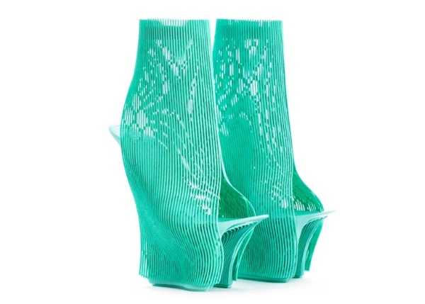 阿迪达斯经典三条线,阿迪达斯都有哪些高科技