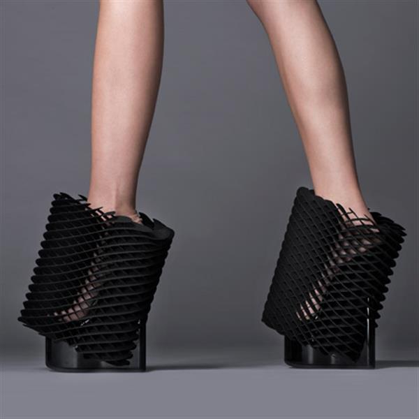 阿迪达斯经典三条线,阿迪达斯都有哪些高科技