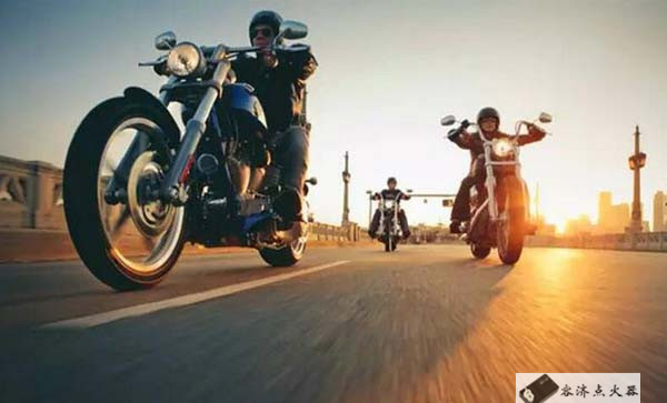 骑摩托十大注意事项,骑摩托听音乐的危害