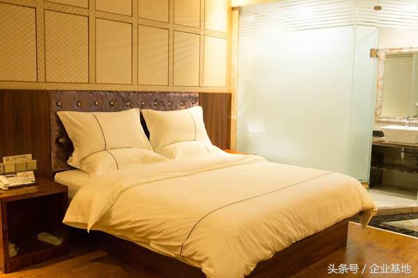 速度与激情8加长版多了什么内容,速度与激情8游泳池的场景