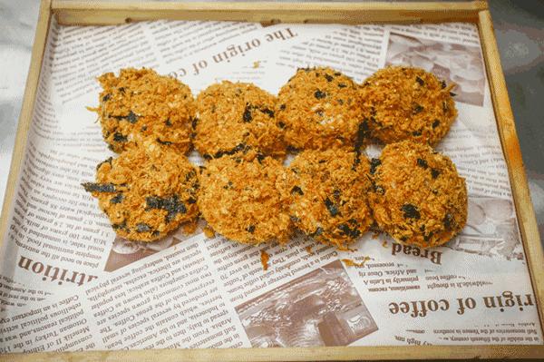 上海排队7小时吃到的网红面包,吃肉松小贝的网红