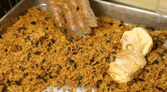 上海排队7小时吃到的网红面包,吃肉松小贝的网红