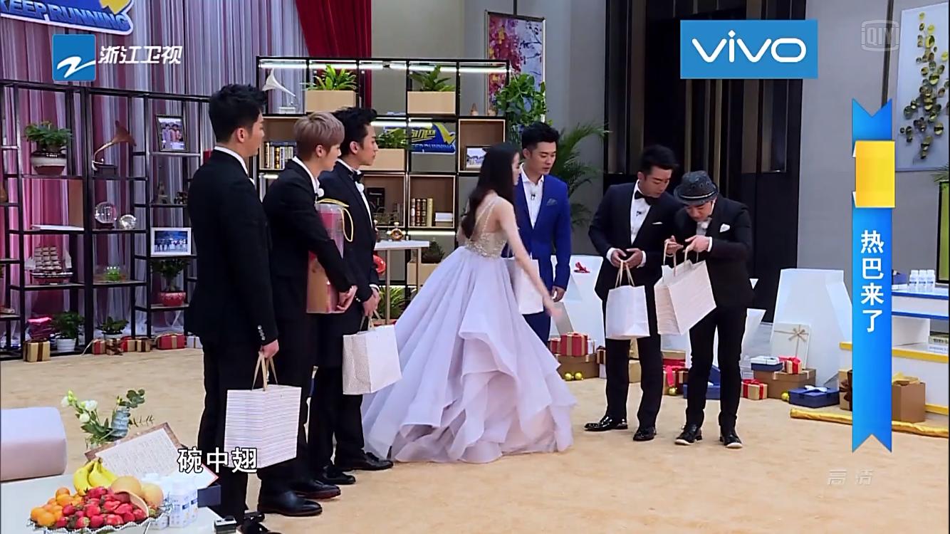 奔跑吧迪丽热巴陈赫吃海鲜第几期,奔跑吧热巴给兄弟团成员送礼物