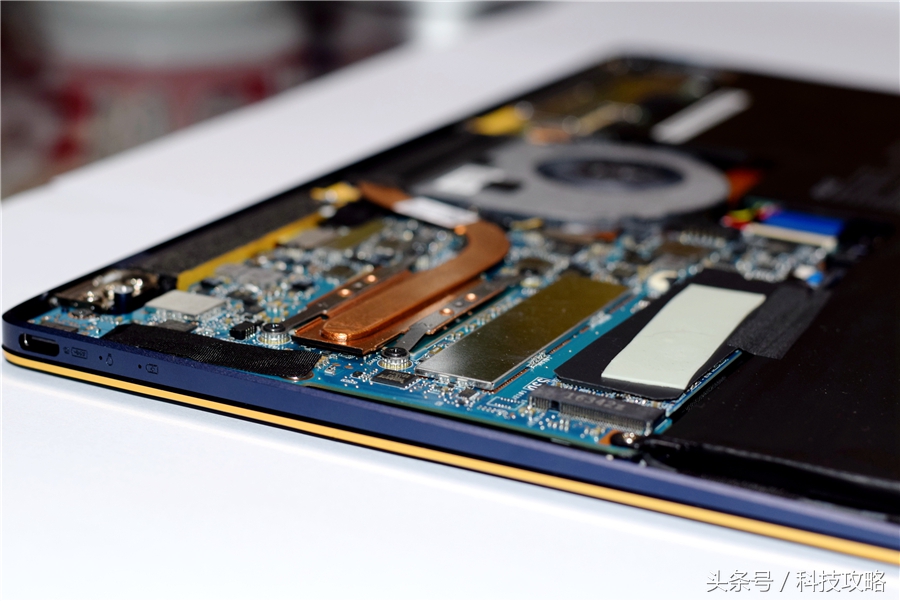 小米笔记本轻松拆机,比硬币还薄的小米笔记本开箱