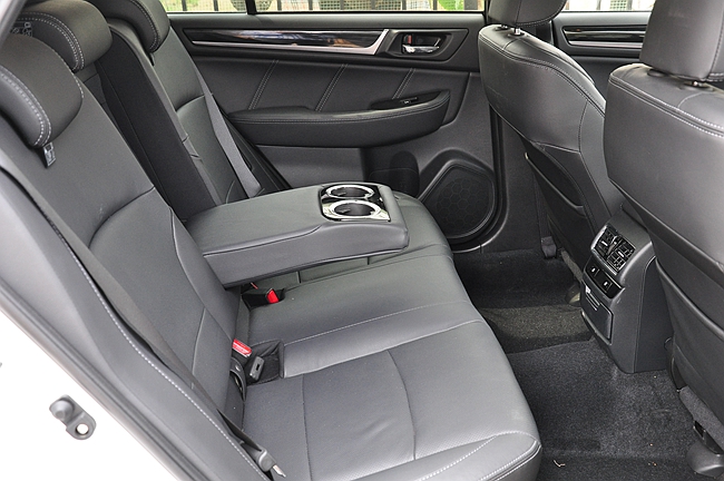 二手斯巴鲁傲虎是中型suv,体验全新斯巴鲁BRZ