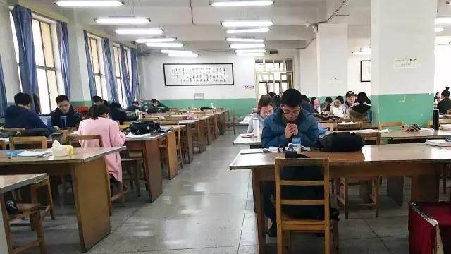 千万别和不认识的人谈恋爱,千万别和同班的人谈恋爱