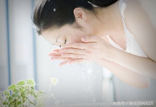 去角质的白色东西是什么,去角质搓出来的是死皮还是产品