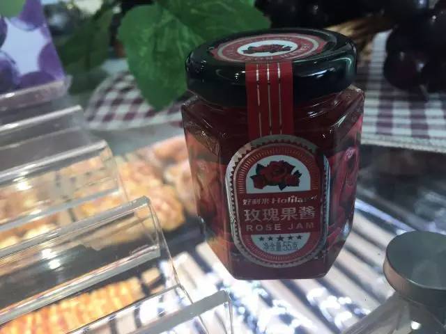 周六我不想上班，我想和你在餐桌上耍果酱