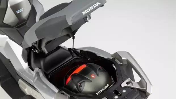 本田跨界“万金油”X-ADV泰国上市，售价8.3万！