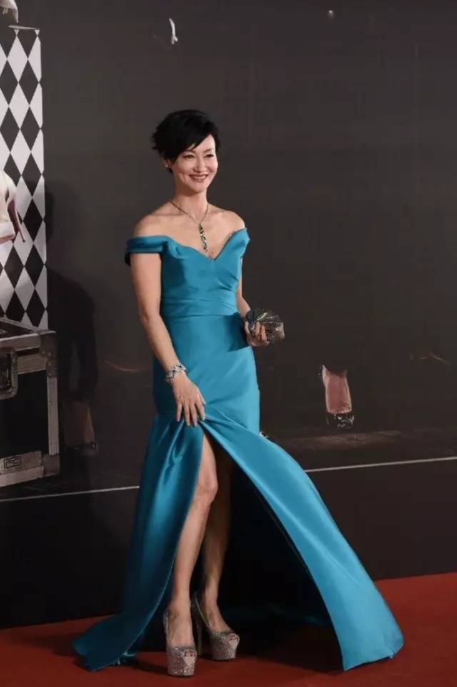 周冬雨金马奖表现,周冬雨颁奖反应