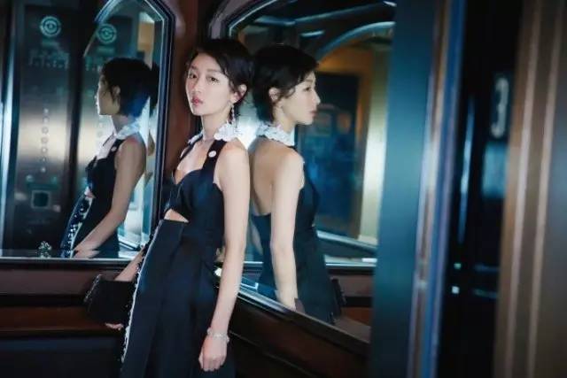 周冬雨金马奖表现,周冬雨颁奖反应