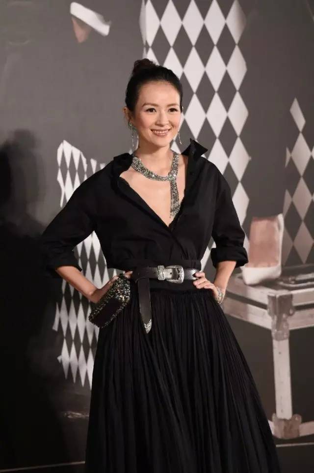 周冬雨金马奖表现,周冬雨颁奖反应