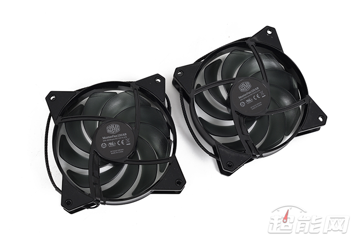 酷冷至尊MasterLiquidLite240散热器评测：初玩水冷之选