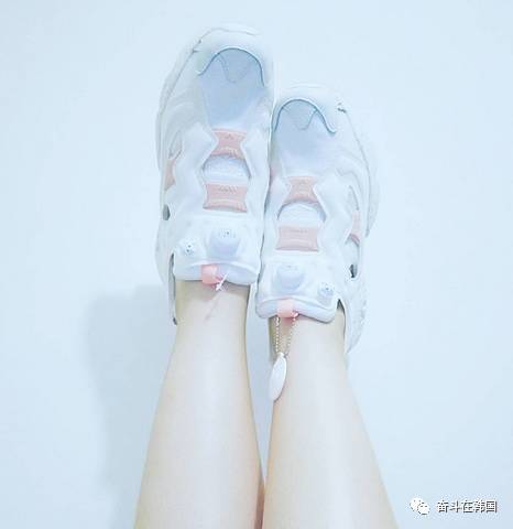 换季了买一双鞋子,换季买什么鞋子好看