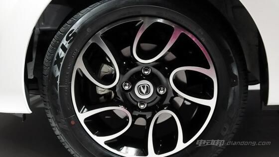 长安奔奔新能源电动汽车电池参数,长安奔奔电动汽车内部结构