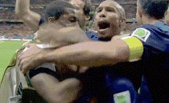 你的酒窝里没酒我却醉得一塌糊涂,你的酒窝没有酒却醉得我一塌糊涂