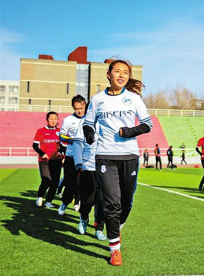 绿茵场上的校园,校园操场上的青春