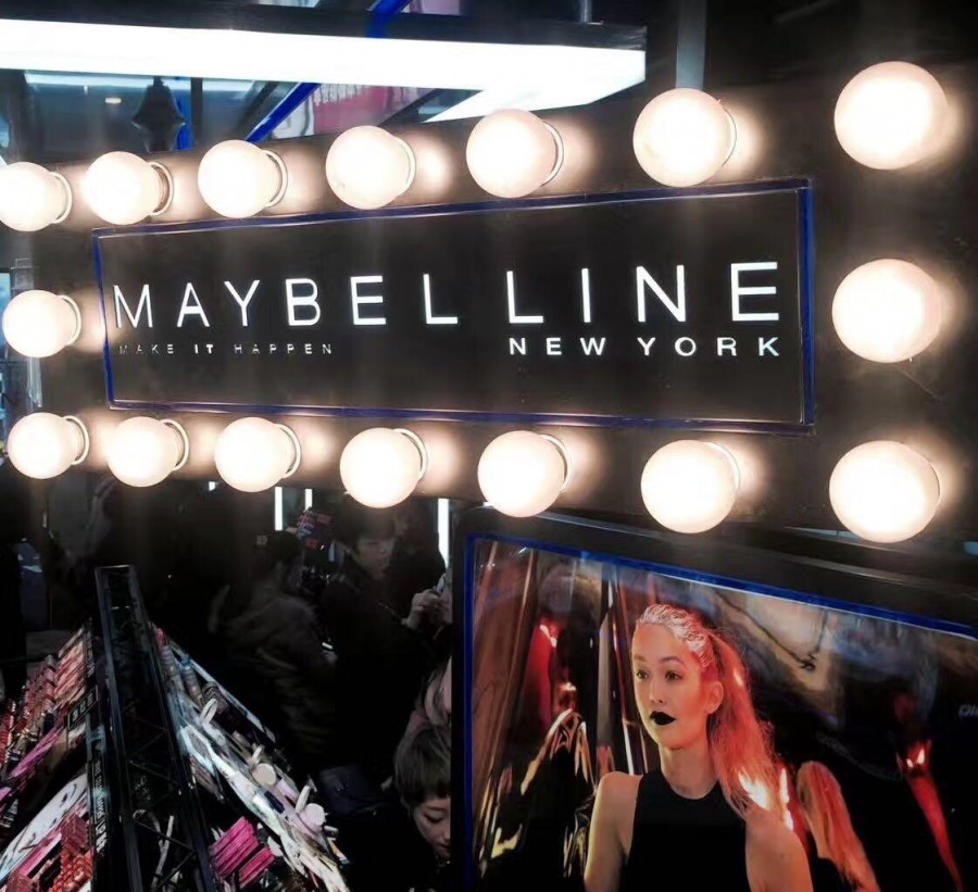 突袭时装周后台，探秘让模特360度美丽无死角的妆发技巧