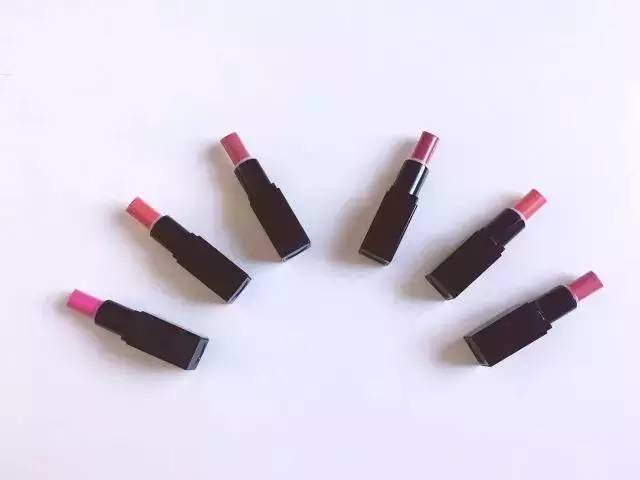 当这种口红来一打时，你就开始美了……