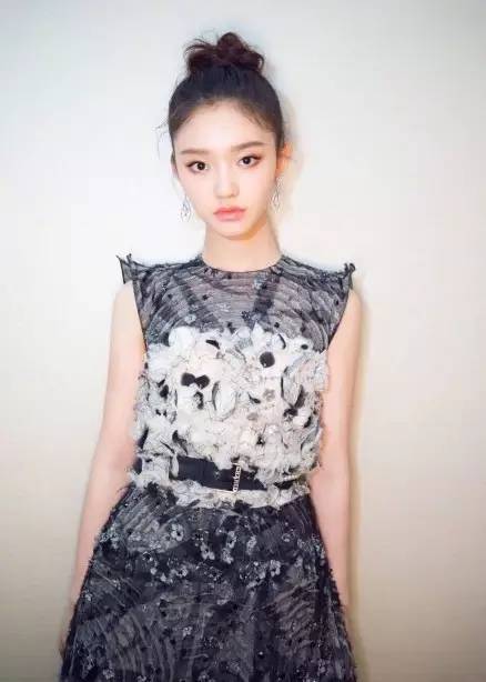 金像奖｜她们没有摘得影后，却靠唇色突围了黑裙阵营！