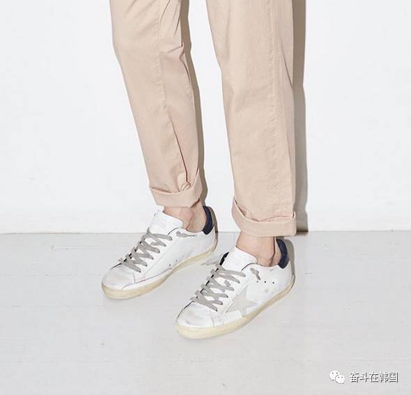 换季了买一双鞋子,换季买什么鞋子好看