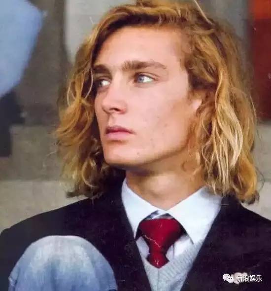 文莱王子宠老虎的画面好苏！各国高质量王子，哪个是你的菜？