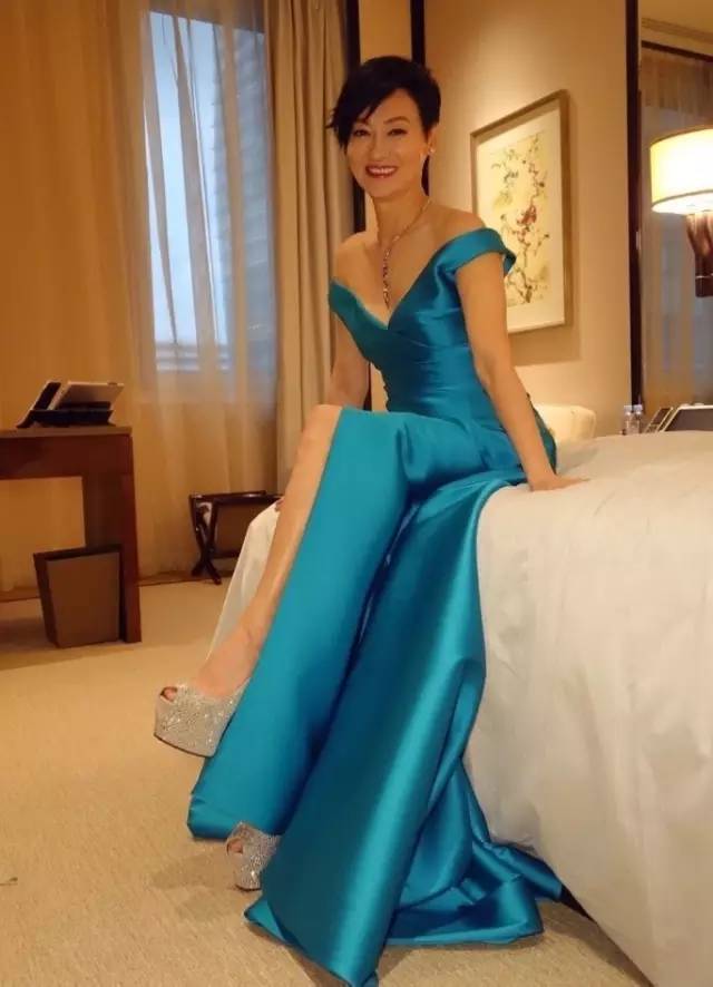 金像奖｜她们没有摘得影后，却靠唇色突围了黑裙阵营！