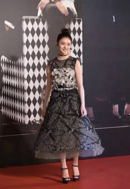 金像奖｜她们没有摘得影后，却靠唇色突围了黑裙阵营！