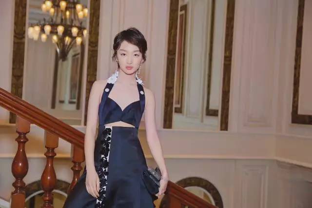 金像奖｜她们没有摘得影后，却靠唇色突围了黑裙阵营！